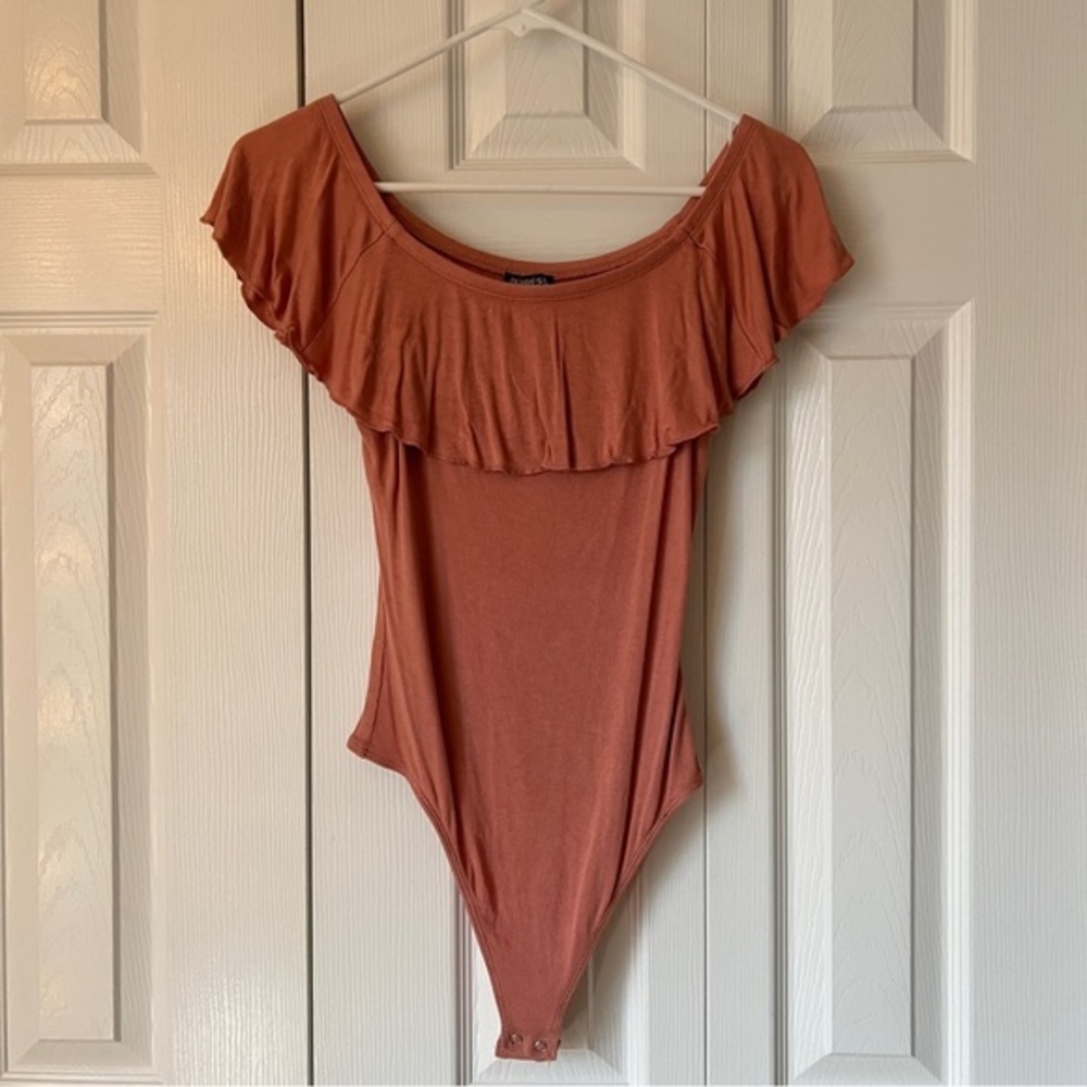 Off the Shoulder Salmon Pink Bodysuit Size Small Express